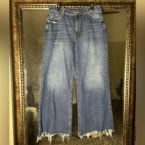 Frayed Hem Wide-Leg Jeans